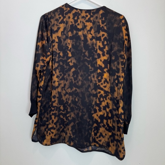 Lafayette 148 Kelsey Leopard Print 100% Silk Split Neck Blouse size M - Picture 7 of 10